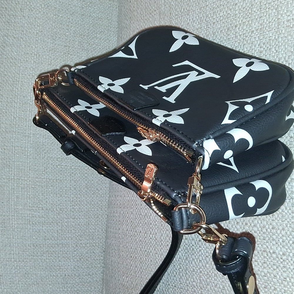 Purse  With Logo. Very Cute   1 DAY SALE Only.   Firm Price , - Picture 2 of 15